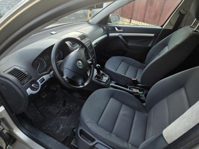 Коричневый Шкода Октавия, объемом двигателя 1.6 л и пробегом 220 тыс. км за 4400 $, фото 5 на Automoto.ua