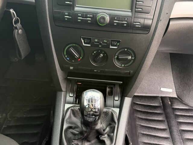 Коричневый Шкода Октавия, объемом двигателя 2 л и пробегом 290 тыс. км за 3150 $, фото 11 на Automoto.ua