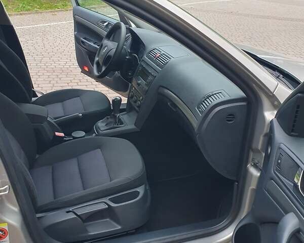 Шкода Октавія 2008 у Рівному на Automoto.ua Коричневий Шкода Октавія, об'ємом двигуна 1.6 л та пробігом 251 тис. км за 6650 $, фото 21 на Automoto.ua