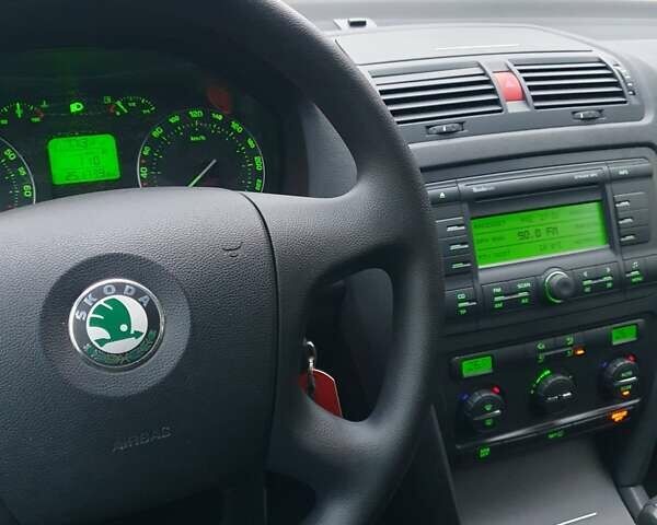 Шкода Октавія 2008 у Рівному на Automoto.ua Коричневий Шкода Октавія, об'ємом двигуна 1.6 л та пробігом 251 тис. км за 6650 $, фото 37 на Automoto.ua