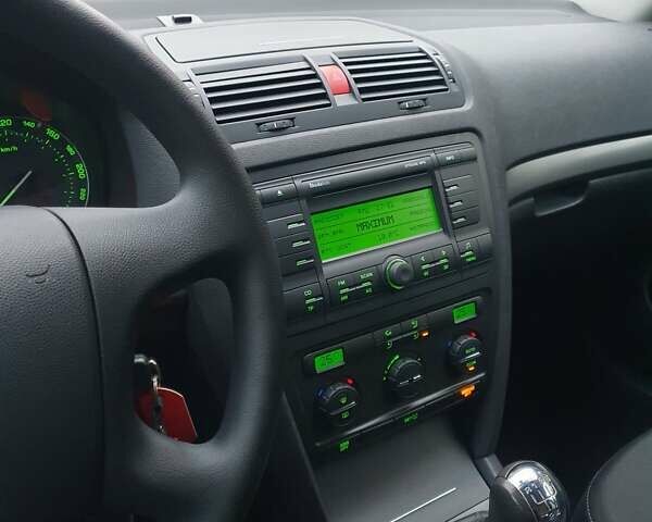 Шкода Октавія 2008 у Рівному на Automoto.ua Коричневий Шкода Октавія, об'ємом двигуна 1.6 л та пробігом 251 тис. км за 6650 $, фото 40 на Automoto.ua