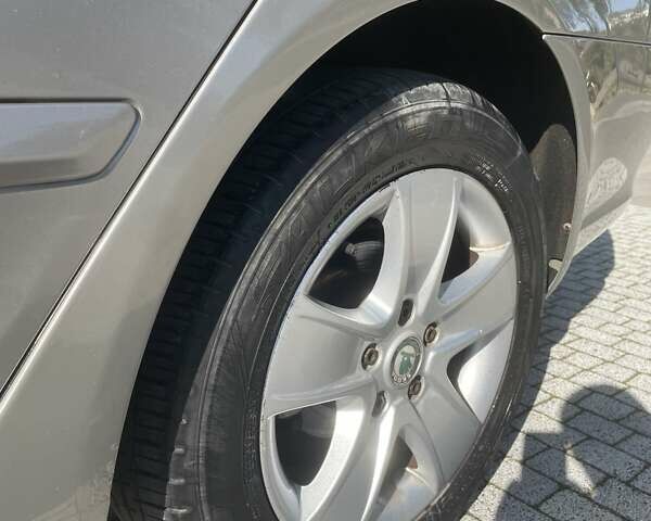 Коричневый Шкода Октавия, объемом двигателя 1.6 л и пробегом 219 тыс. км за 7600 $, фото 10 на Automoto.ua