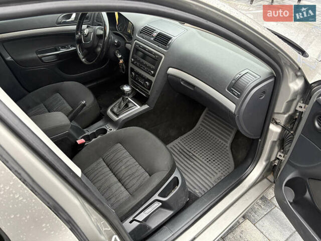 Коричневый Шкода Октавия, объемом двигателя 1.6 л и пробегом 281 тыс. км за 7200 $, фото 20 на Automoto.ua