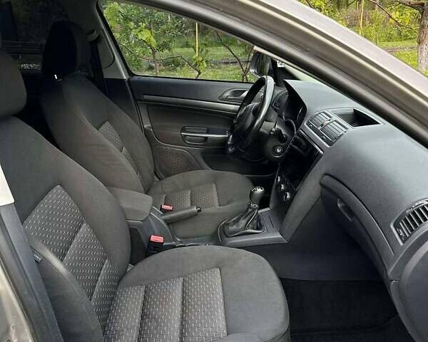 Коричневий Шкода Октавія, об'ємом двигуна 2 л та пробігом 289 тис. км за 7700 $, фото 8 на Automoto.ua