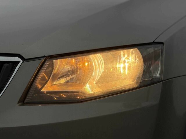 Коричневий Шкода Октавія, об'ємом двигуна 1.6 л та пробігом 185 тис. км за 9800 $, фото 3 на Automoto.ua