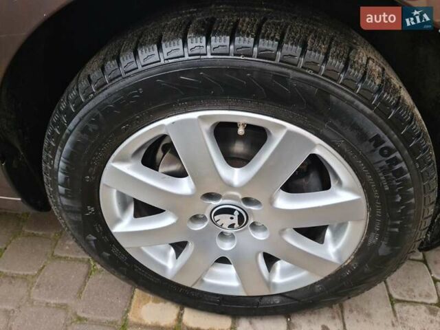 Коричневый Шкода Октавия, объемом двигателя 1.97 л и пробегом 256 тыс. км за 10900 $, фото 3 на Automoto.ua