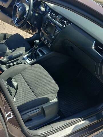 Коричневый Шкода Октавия, объемом двигателя 1.6 л и пробегом 209 тыс. км за 11500 $, фото 6 на Automoto.ua