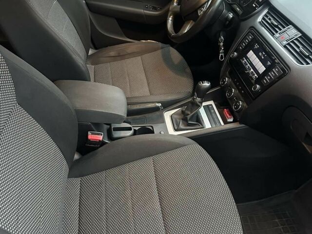 Коричневый Шкода Октавия, объемом двигателя 1.6 л и пробегом 268 тыс. км за 11300 $, фото 9 на Automoto.ua