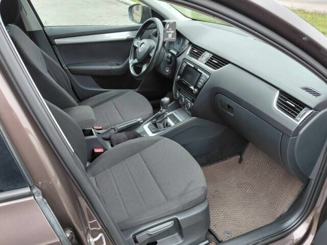 Коричневий Шкода Октавія, об'ємом двигуна 2 л та пробігом 241 тис. км за 10715 $, фото 2 на Automoto.ua