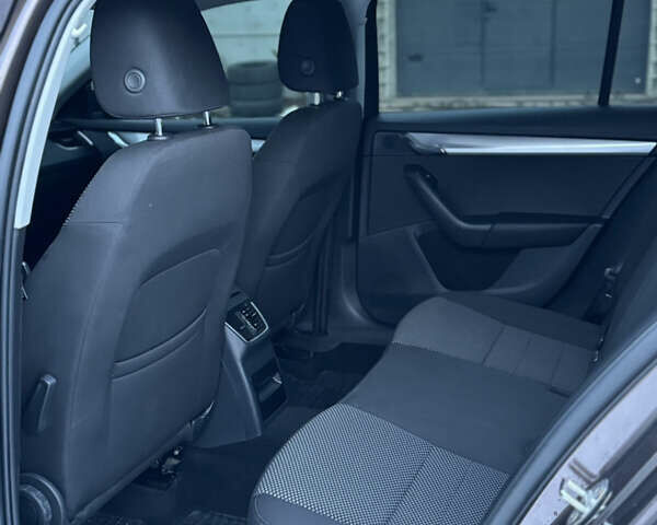 Коричневый Шкода Октавия, объемом двигателя 1.6 л и пробегом 219 тыс. км за 11499 $, фото 9 на Automoto.ua