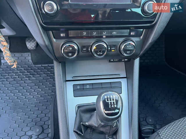 Коричневый Шкода Октавия, объемом двигателя 2 л и пробегом 315 тыс. км за 9350 $, фото 39 на Automoto.ua