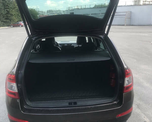 Коричневый Шкода Октавия, объемом двигателя 1.97 л и пробегом 229 тыс. км за 15900 $, фото 7 на Automoto.ua