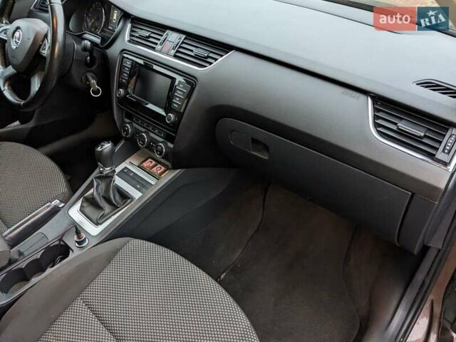 Коричневый Шкода Октавия, объемом двигателя 1.6 л и пробегом 220 тыс. км за 12300 $, фото 10 на Automoto.ua