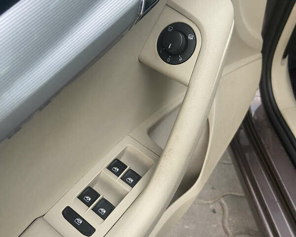 Коричневий Шкода Октавія, об'ємом двигуна 1.6 л та пробігом 200 тис. км за 13100 $, фото 12 на Automoto.ua