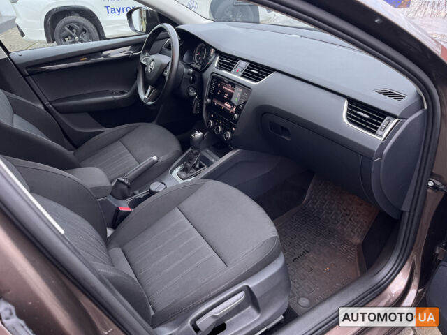 Коричневий Шкода Октавія, об'ємом двигуна 1.6 л та пробігом 103 тис. км за 18500 $, фото 27 на Automoto.ua