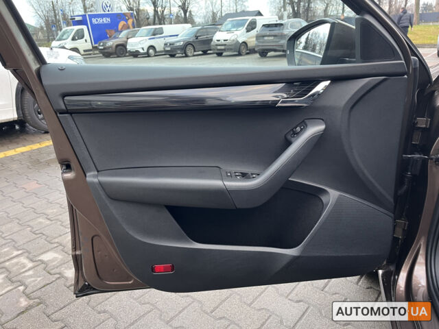 Коричневий Шкода Октавія, об'ємом двигуна 1.6 л та пробігом 103 тис. км за 18500 $, фото 6 на Automoto.ua