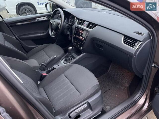 Коричневий Шкода Октавія, об'ємом двигуна 1.6 л та пробігом 103 тис. км за 18900 $, фото 30 на Automoto.ua