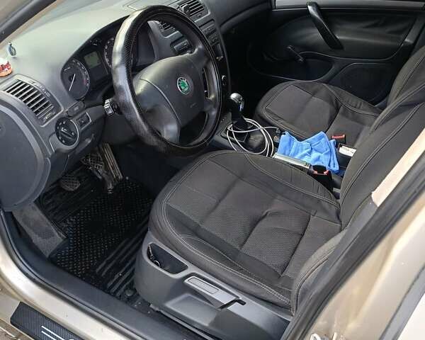 Коричневый Шкода Октавия, объемом двигателя 1.6 л и пробегом 245 тыс. км за 5300 $, фото 8 на Automoto.ua