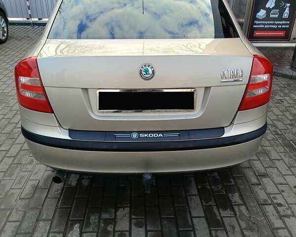 Коричневый Шкода Октавия, объемом двигателя 1.6 л и пробегом 245 тыс. км за 5300 $, фото 2 на Automoto.ua