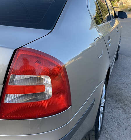 Коричневый Шкода Октавия, объемом двигателя 1.6 л и пробегом 184 тыс. км за 7200 $, фото 3 на Automoto.ua