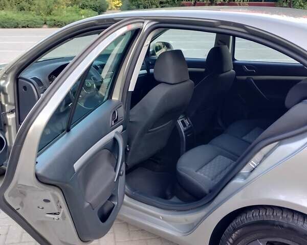 Шкода Октавія 2011 у Харкові на Automoto.ua Коричневий Шкода Октавія, об'ємом двигуна 1.6 л та пробігом 269 тис. км за 8499 $, фото 16 на Automoto.ua