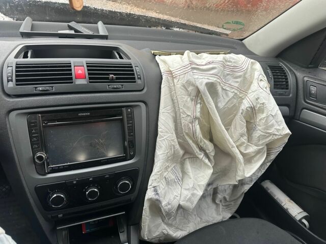 Шкода Октавія 2011 у Чернігові на Automoto.ua Коричневий Шкода Октавія, об'ємом двигуна 1.6 л та пробігом 165 тис. км за 3000 $, фото 5 на Automoto.ua