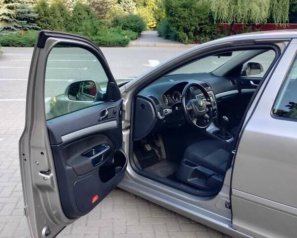 Шкода Октавія 2011 у Харкові на Automoto.ua Коричневий Шкода Октавія, об'ємом двигуна 1.6 л та пробігом 269 тис. км за 8499 $, фото 15 на Automoto.ua