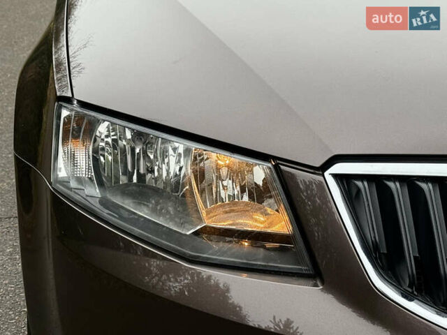 Коричневий Шкода Октавія, об'ємом двигуна 1.4 л та пробігом 121 тис. км за 10950 $, фото 6 на Automoto.ua