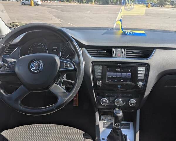 Коричневый Шкода Октавия, объемом двигателя 1.4 л и пробегом 175 тыс. км за 11500 $, фото 5 на Automoto.ua