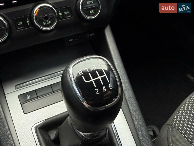 Коричневий Шкода Октавія, об'ємом двигуна 1.4 л та пробігом 121 тис. км за 10950 $, фото 33 на Automoto.ua