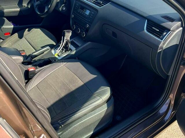 Коричневый Шкода Октавия, объемом двигателя 1.4 л и пробегом 270 тыс. км за 10300 $, фото 7 на Automoto.ua