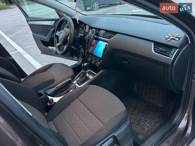 Коричневый Шкода Октавия, объемом двигателя 1.6 л и пробегом 272 тыс. км за 12000 $, фото 2 на Automoto.ua