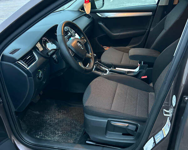 Коричневый Шкода Октавия, объемом двигателя 1.6 л и пробегом 272 тыс. км за 12000 $, фото 1 на Automoto.ua