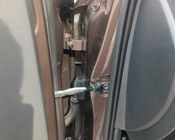 Коричневый Шкода Октавия, объемом двигателя 1.8 л и пробегом 326 тыс. км за 9500 $, фото 5 на Automoto.ua