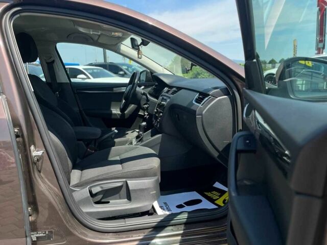 Коричневый Шкода Октавия, объемом двигателя 1.6 л и пробегом 317 тыс. км за 12800 $, фото 8 на Automoto.ua