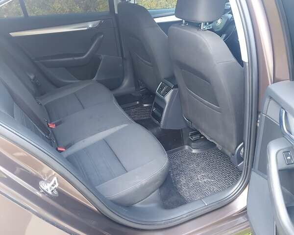 Коричневий Шкода Октавія, об'ємом двигуна 1.6 л та пробігом 270 тис. км за 12750 $, фото 2 на Automoto.ua