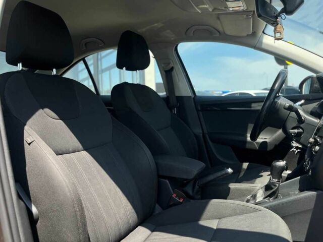 Коричневый Шкода Октавия, объемом двигателя 1.6 л и пробегом 317 тыс. км за 12800 $, фото 10 на Automoto.ua