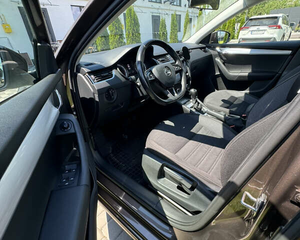 Шкода Октавия 2019 в Киеве на Automoto.ua Коричневый Шкода Октавия, объемом двигателя 1.8 л и пробегом 235 тыс. км за 14000 $, фото 19 на Automoto.ua