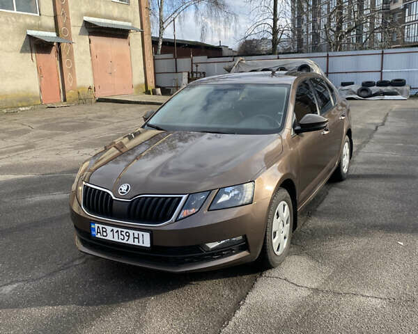 Коричневый Шкода Октавия, объемом двигателя 1.6 л и пробегом 169 тыс. км за 14500 $, фото 1 на Automoto.ua