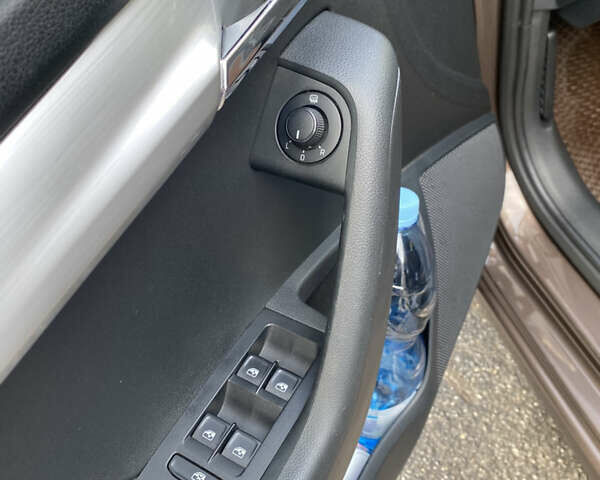 Коричневый Шкода Октавия, объемом двигателя 1.6 л и пробегом 169 тыс. км за 14500 $, фото 7 на Automoto.ua