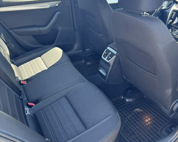 Шкода Октавия 2019 в Киеве на Automoto.ua Коричневый Шкода Октавия, объемом двигателя 1.8 л и пробегом 235 тыс. км за 14000 $, фото 7 на Automoto.ua