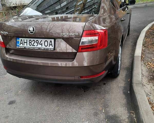 Коричневий Шкода Октавія, об'ємом двигуна 1.6 л та пробігом 30 тис. км за 21000 $, фото 3 на Automoto.ua