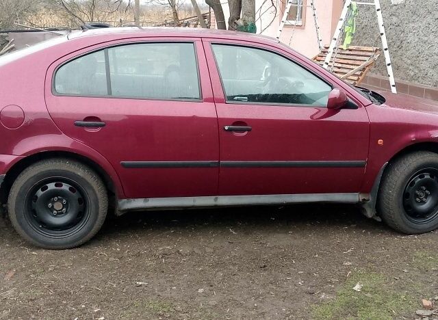 Красный Шкода Октавия, объемом двигателя 2 л и пробегом 278 тыс. км за 4000 $, фото 6 на Automoto.ua