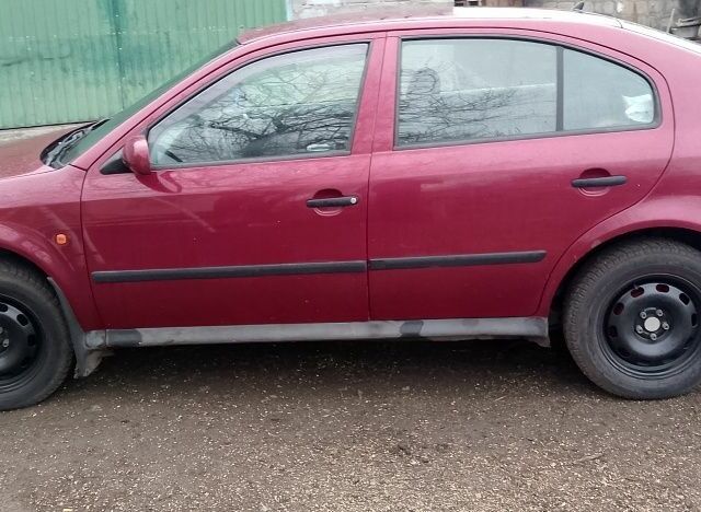 Красный Шкода Октавия, объемом двигателя 2 л и пробегом 278 тыс. км за 4000 $, фото 5 на Automoto.ua