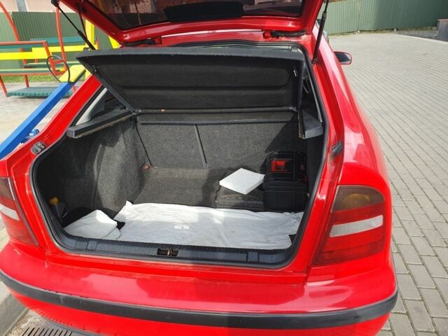 Красный Шкода Октавия, объемом двигателя 1.6 л и пробегом 299 тыс. км за 2500 $, фото 2 на Automoto.ua