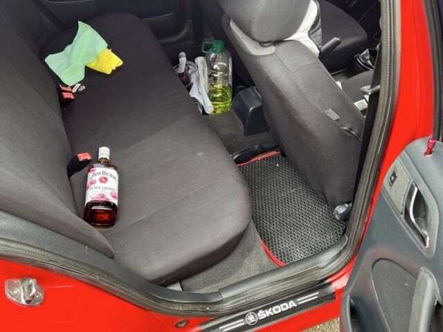 Червоний Шкода Октавія, об'ємом двигуна 1.6 л та пробігом 370 тис. км за 3999 $, фото 6 на Automoto.ua