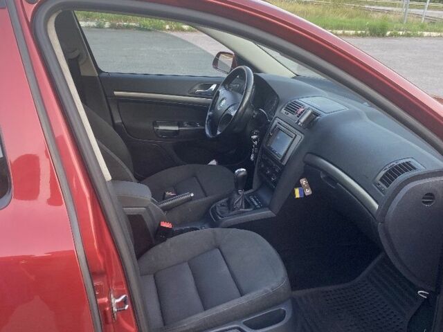 Червоний Шкода Октавія, об'ємом двигуна 1.6 л та пробігом 296 тис. км за 4900 $, фото 7 на Automoto.ua