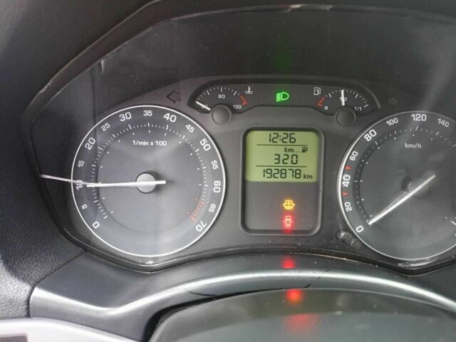 Червоний Шкода Октавія, об'ємом двигуна 1.6 л та пробігом 192 тис. км за 5400 $, фото 7 на Automoto.ua