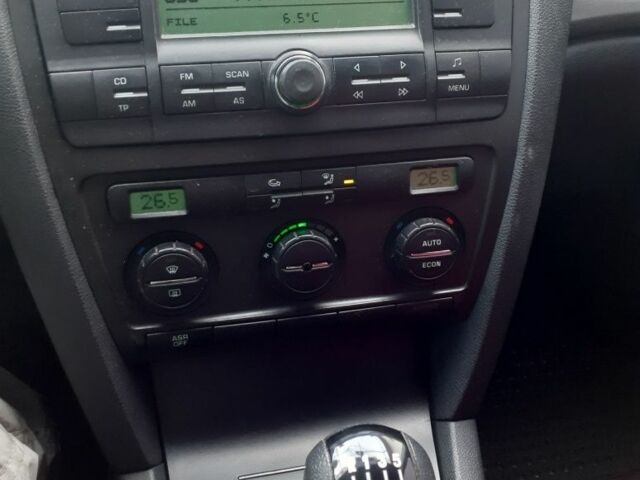 Красный Шкода Октавия, объемом двигателя 2 л и пробегом 320 тыс. км за 6000 $, фото 2 на Automoto.ua