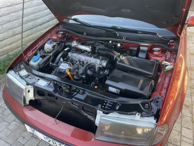 Красный Шкода Октавия, объемом двигателя 1.9 л и пробегом 330 тыс. км за 3784 $, фото 1 на Automoto.ua